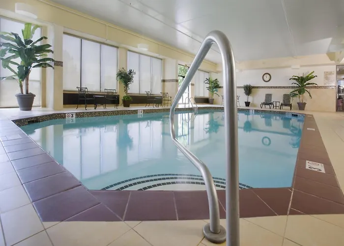 Self catering: Embassy Suites Charleston